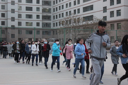 公司开展晨读晨练活动