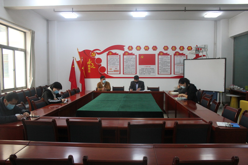 公司党总支举行公司中心组学习（扩大）会议