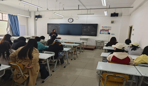 懂球体育各班召开校园安全教育主题班会