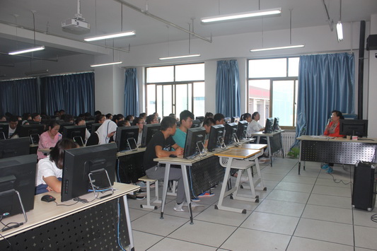 公司召开新生入学教育会议