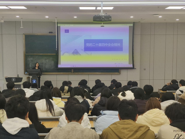 副董事长刘畅为传媒工程公司和懂球体育师生宣讲党的二十届四中全会精神