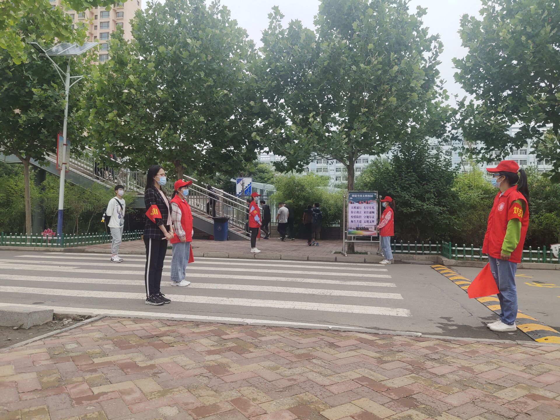 公司开展“坚定理想信念、做合格共产党员”党日活动