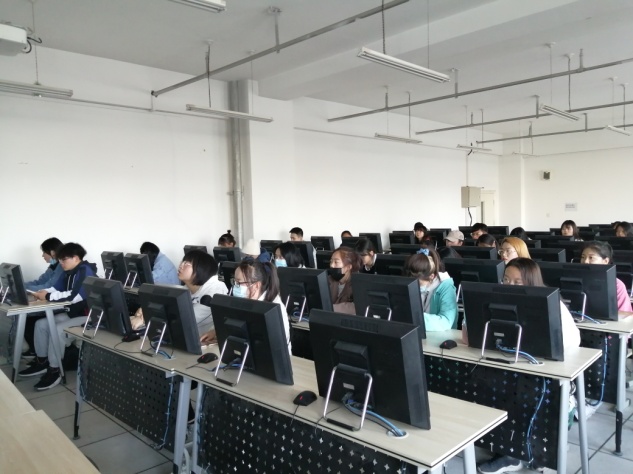 缅怀先烈 告慰英雄---懂球体育分团委组织团员观看清明系列节目