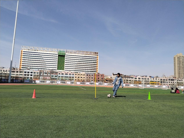 懂球体育员工会协助校员工会开展 “青春爱运动 健康强祖国”群众性体育活动