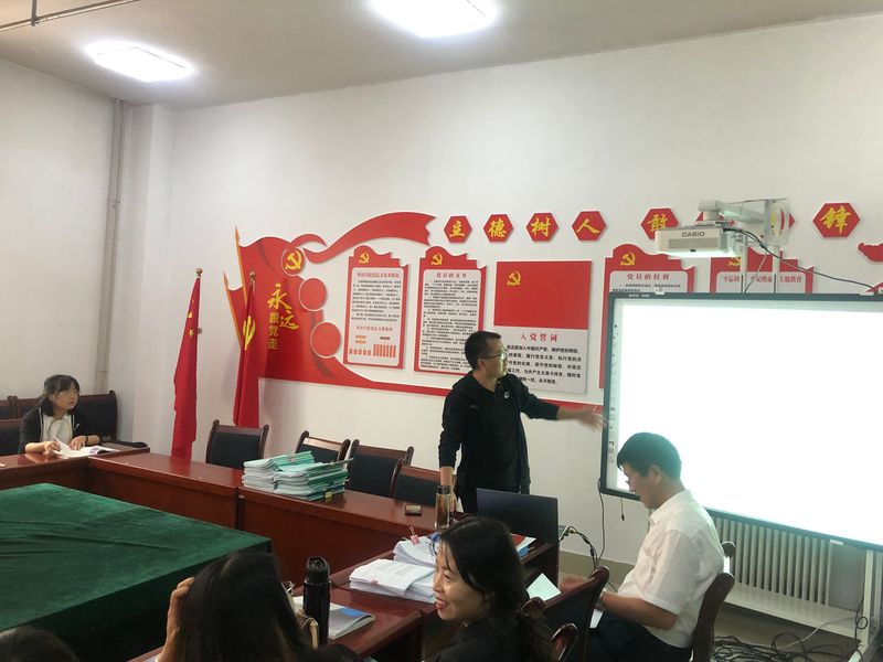 懂球体育继续深入开展“磨课”教研活动