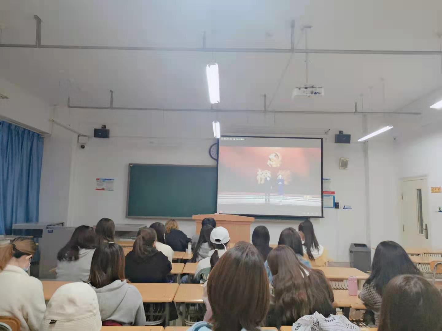 懂球体育员工党支部开展收看《榜样5》主题党日活动