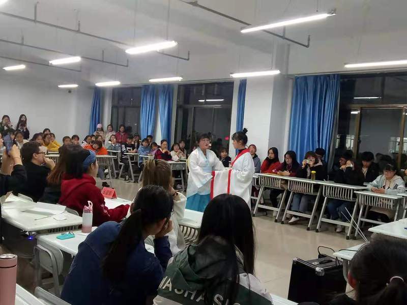 懂球体育“一院一品”外语文化节系列活动之四英文话剧比赛