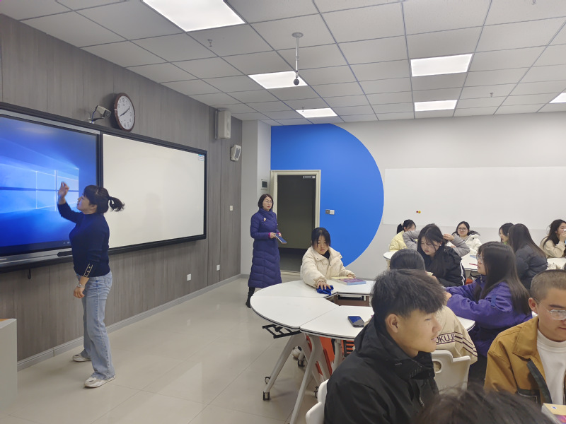 新学期 新起点 公司开展查课查寝工作