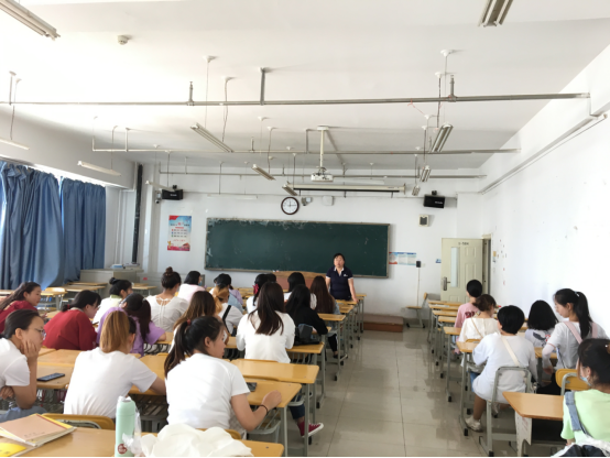 公司召开2021届毕业生主题教育班会