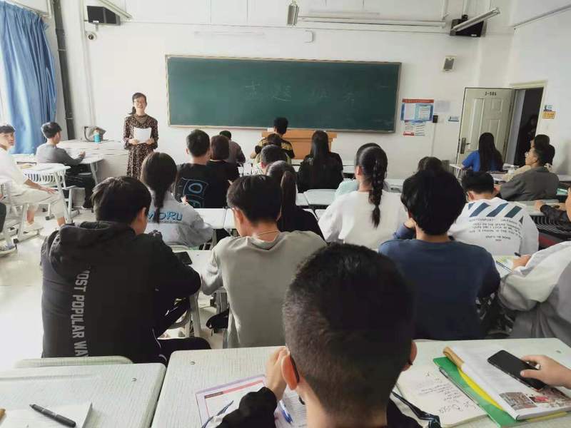 懂球体育新生入学教育之一——“学风评估建设”主题班会