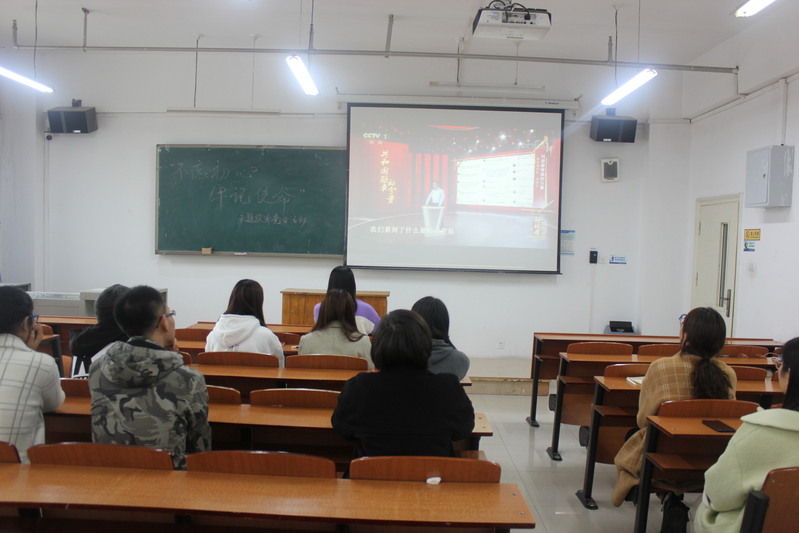 懂球体育员工党支部召开“不忘初心牢记使命”教育专题研讨会