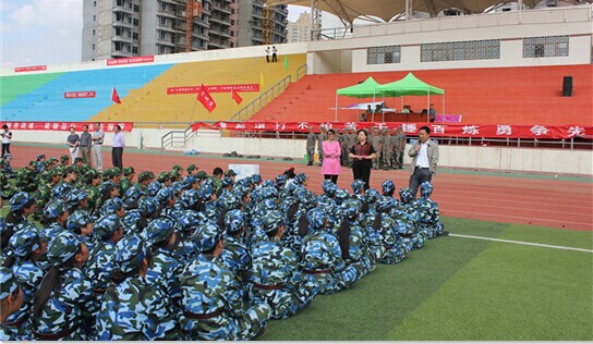 公司领导慰问承训官兵和2014级参训员工