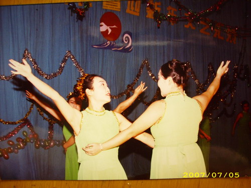 开展丰富多采文化体育活动，促进员工全面发展