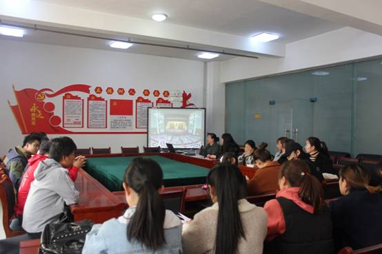 公司组织师生观看2019全国“两会”开幕式