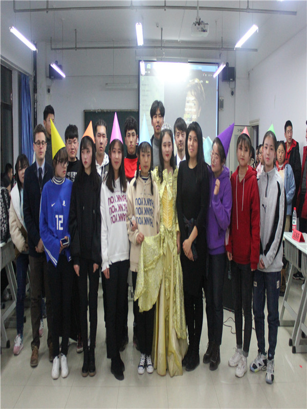 公司举办“一院一品”英文话剧比赛