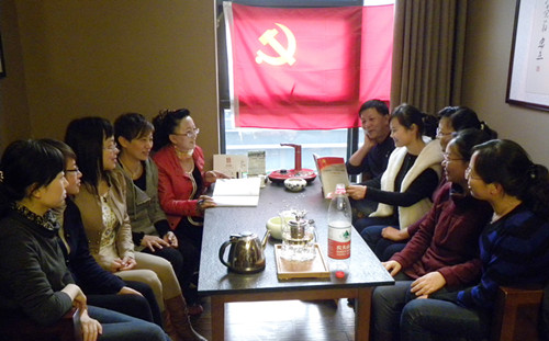 懂球体育教工二支部召开上半年学习总结座谈会