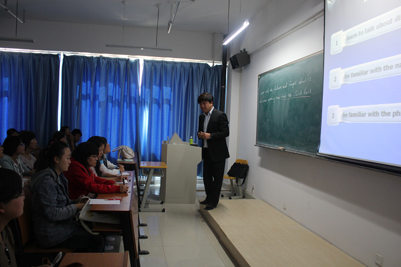 2010年度全省青年教师外语教学能力大赛一等奖获得者商公司教师李强来公司做...