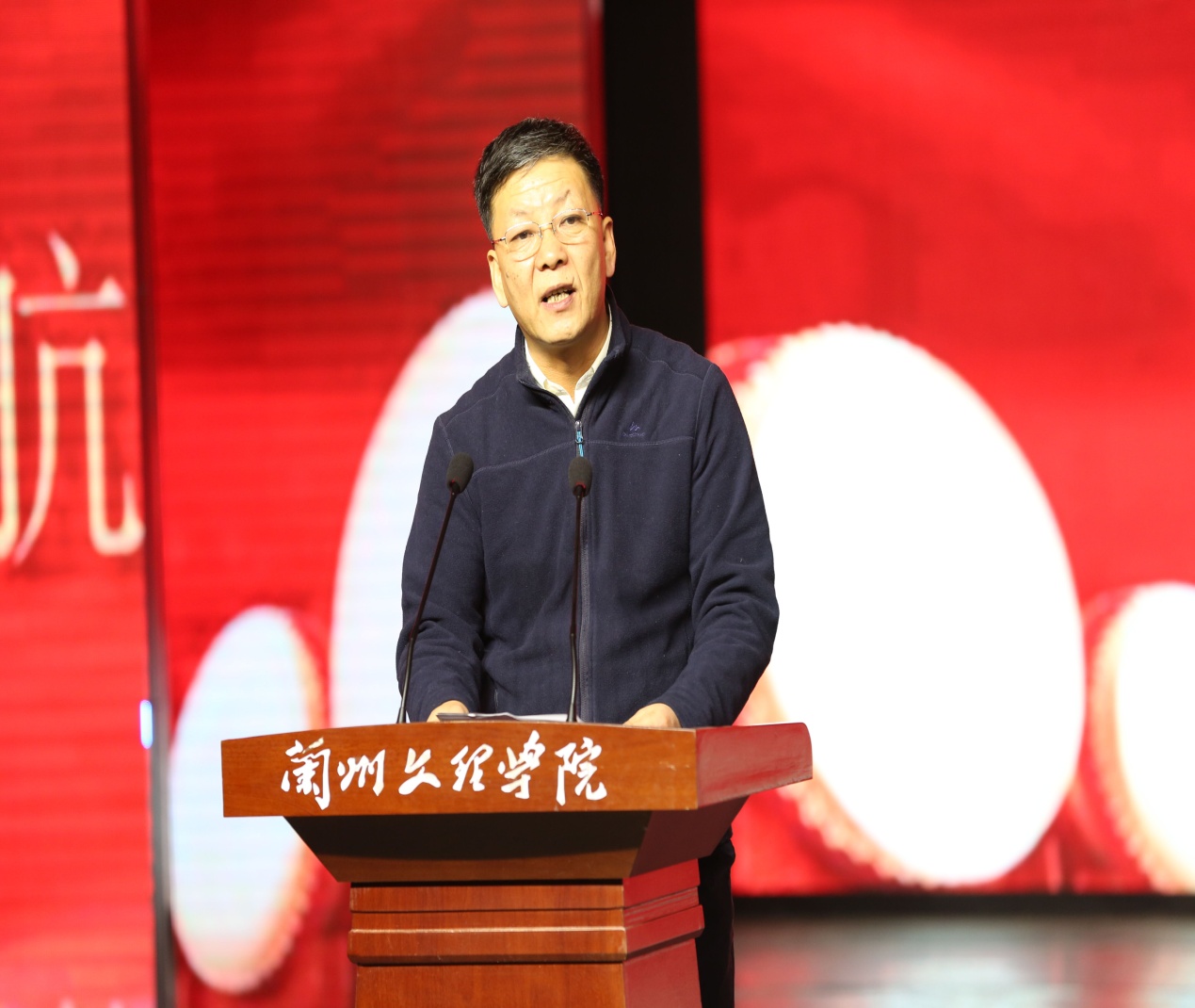 公司举办“光熠外院 筑梦启航”迎新晚会