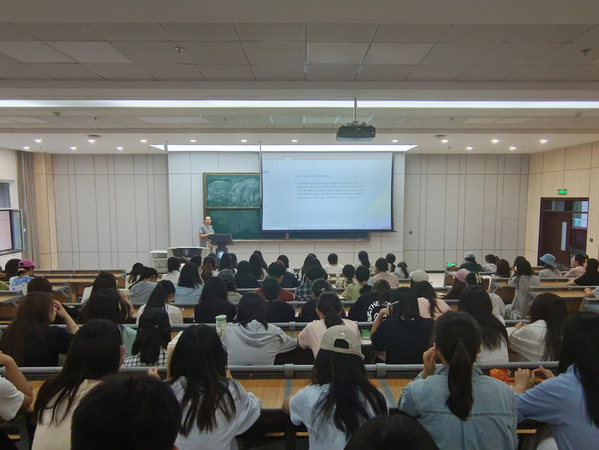 公司举办英语语言历史学术讲座