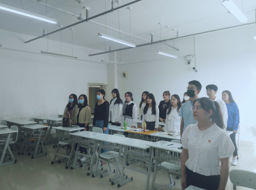 懂球体育员工党支部召开党员大会 暨预备党员宣誓