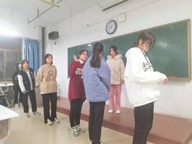 公司开展“一院一品”语伴华韵系列活动之英文“你比我猜”