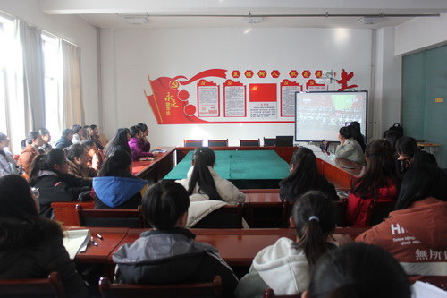 公司组织师生观看庆祝改革开放40周年大会直播