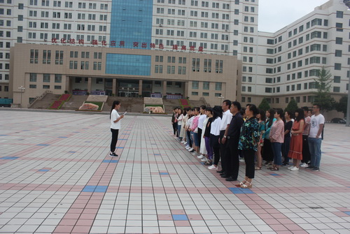 公司举行升国旗仪式