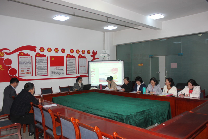 懂球体育教工第一党支部书记吴熙为党员讲党课