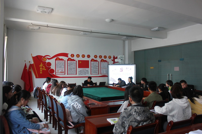 懂球体育员工党支部书记为员工党员讲党课